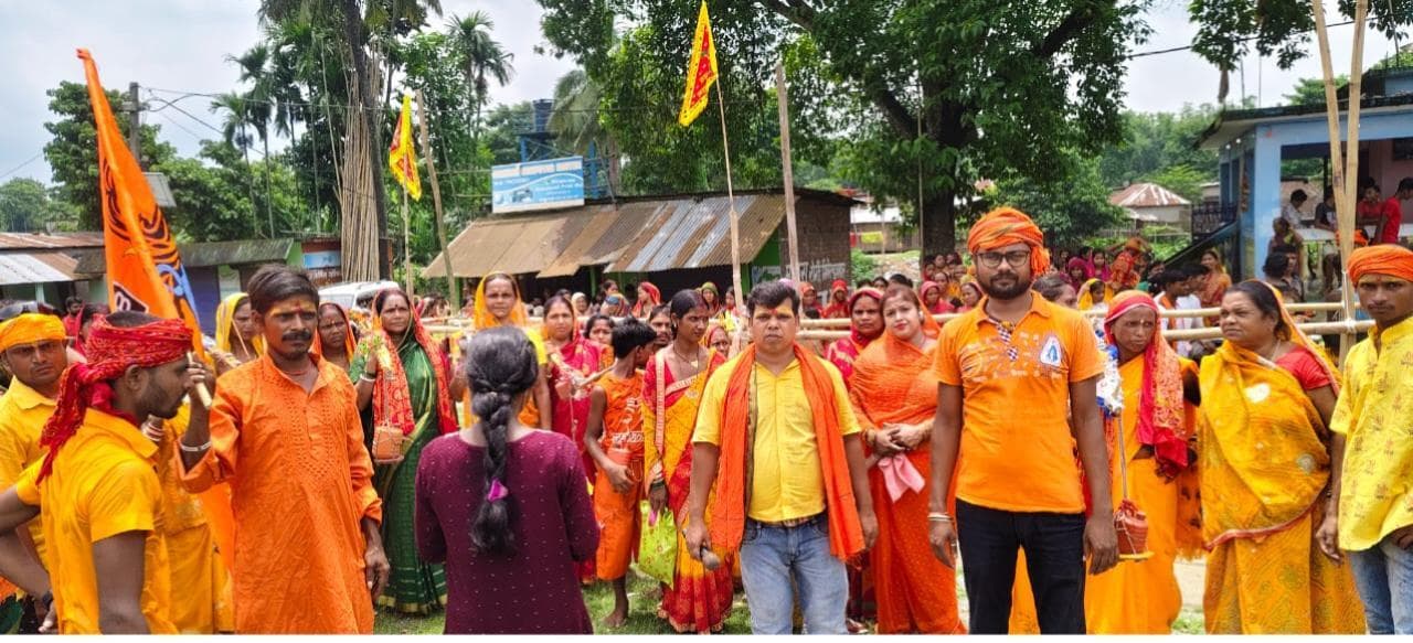 जोकीहाट से मदनेश्वर धाम के लिए रवाना हुए सैकड़ों श्रद्धालु