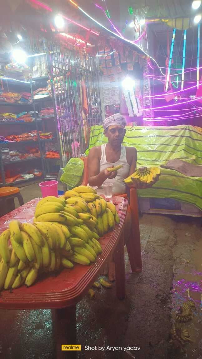 सामाजिक कार्यकर्ता कर रहे कांवरियों की सेवा