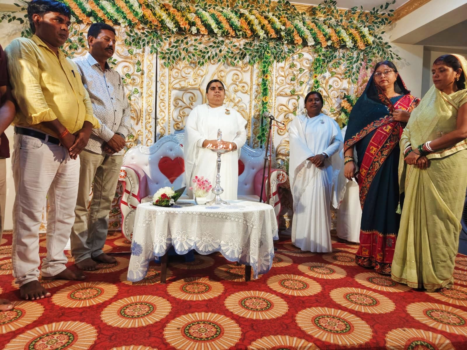 ईश्वरीय कृपा प्राप्त करने के लिए आध्यात्मिक बनें