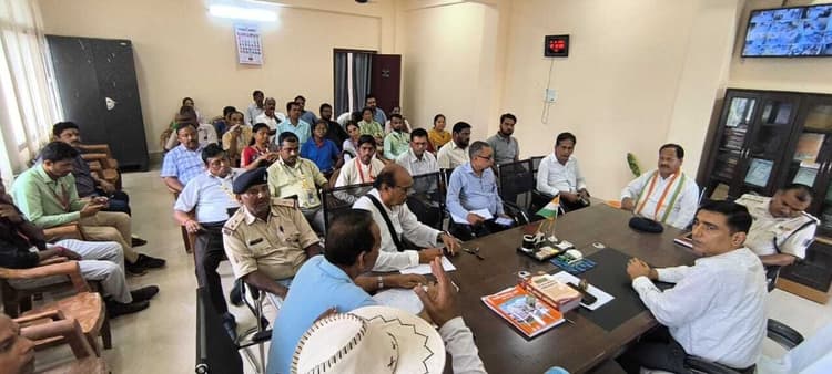 परेड और प्रदर्शन की सभी आवश्यक तैयारियों को समय पर पूरा करें : एसडीओ