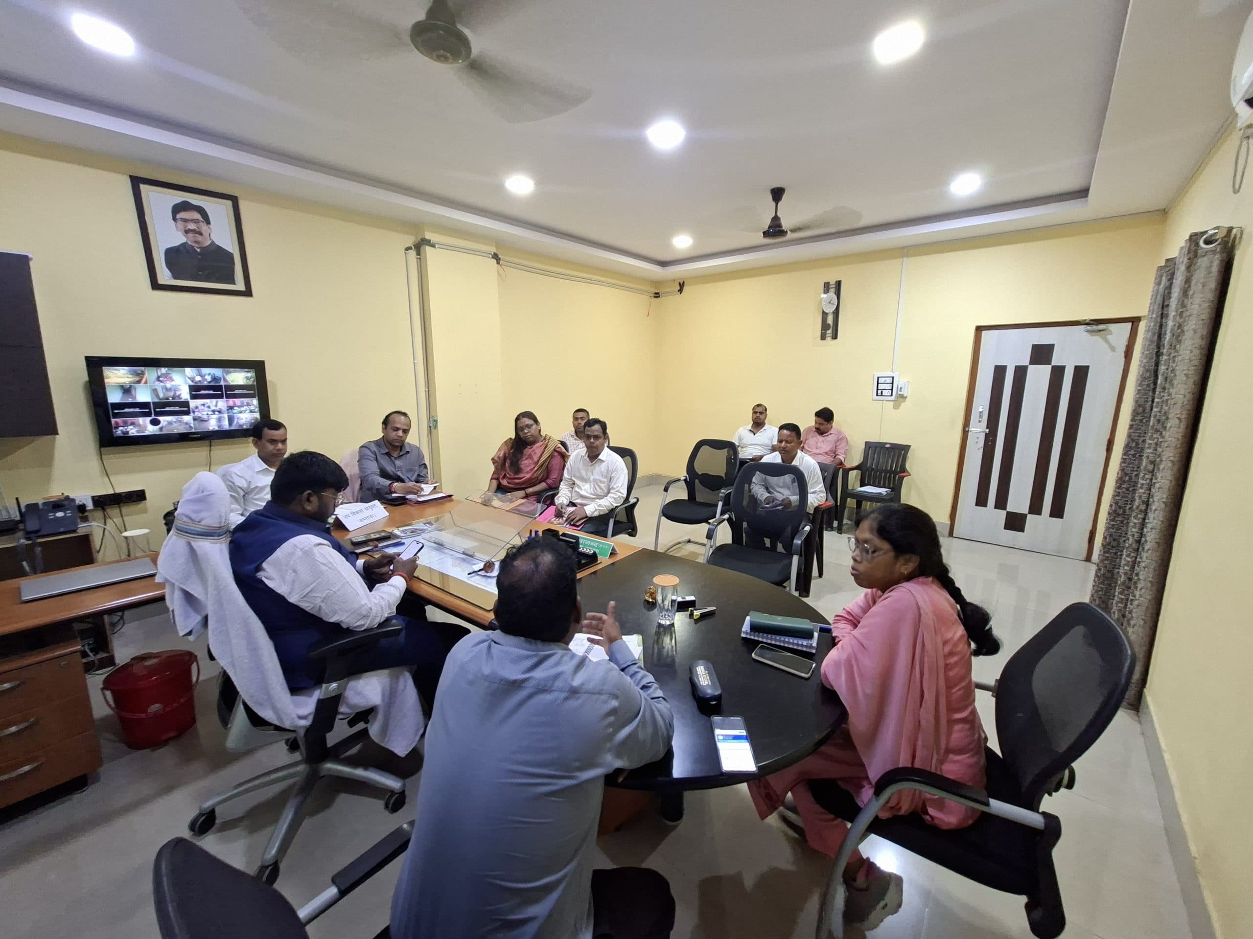 वन पट्टा निर्गत कर योजना का दें लाभ : उपायुक्त