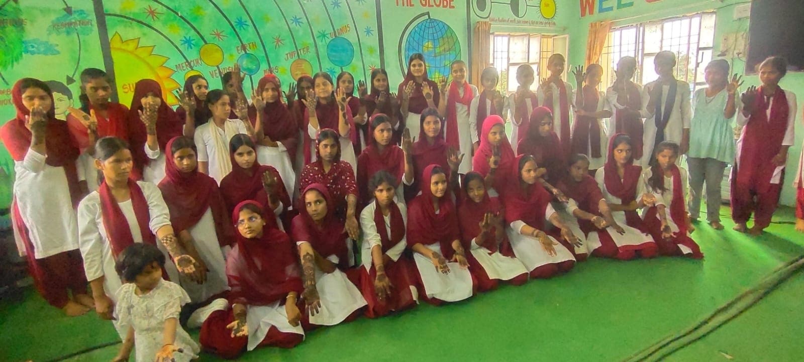 Madhubani News : मेहंदी प्रतियोगिता उव्वल आये छात्राओं को किया जाएगा पुरस्कृत