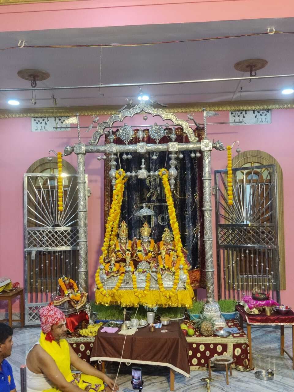 पांच दिवसीय झूलनोत्सव कार्यक्रम में बह रही भक्ति की सरिता