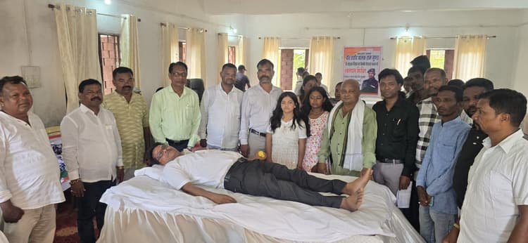 Chaibasa News : रक्तदान कर दूसरों की जिंदगी बचाएं