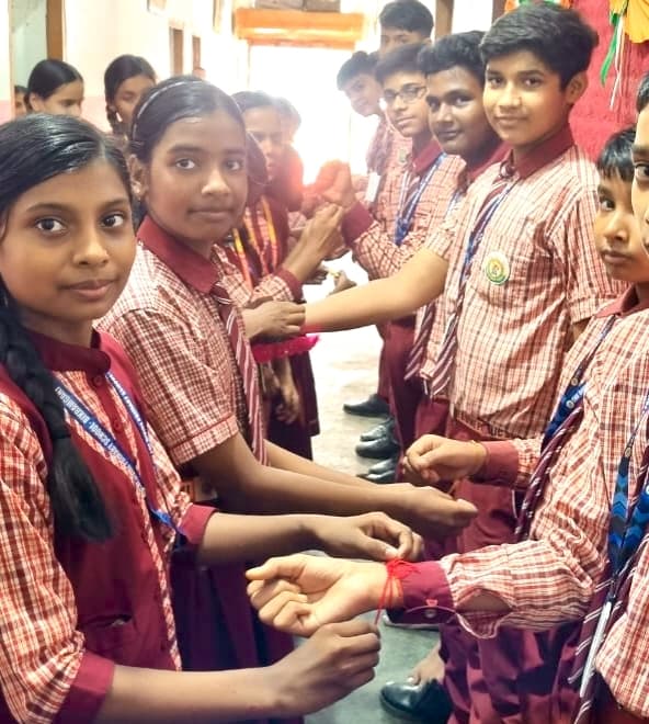 द डिवाइन प्राइमरी स्कूल में राखी प्रतियोगिता में झलकी बाल प्रतिभा