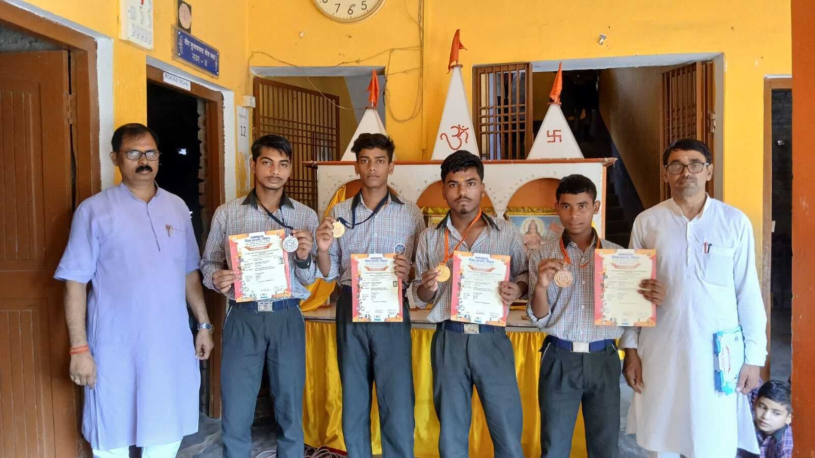 कुश्ती प्रतियोगिता में कृष व मृत्युंजय को मिला स्वर्ण पदक