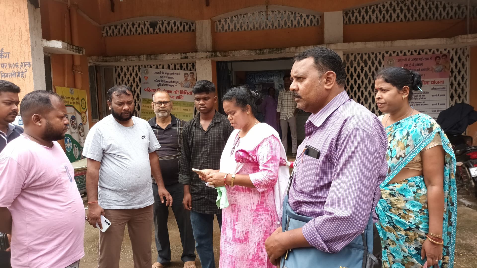 पीड़ित परिवार से मिले विधायक, की आर्थिक मदद