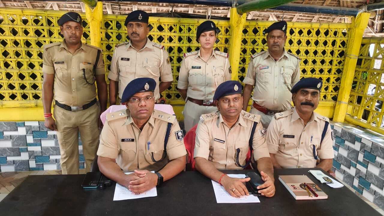 2907 लीटर विदेशी शराब के साथ कंटेनर जब्त, दो तस्कर गिरफ्तार