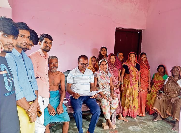 Jehanabad News : बीएलए के साथ हुई बैठक, फर्जी वोटर बाहर होंगे, छूटे नाम जुड़ेंगे