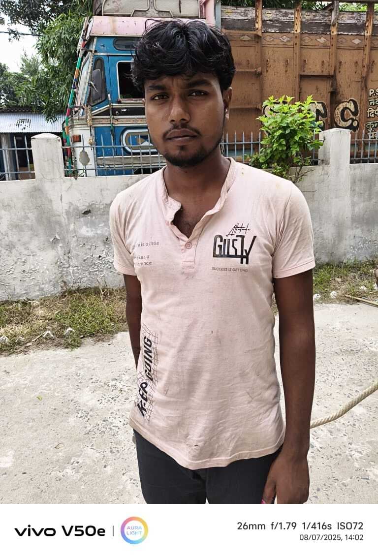 510 बोतल नेपाली शराब बरामद, एक तस्कर गिरफ्तार, दूसरा फरार