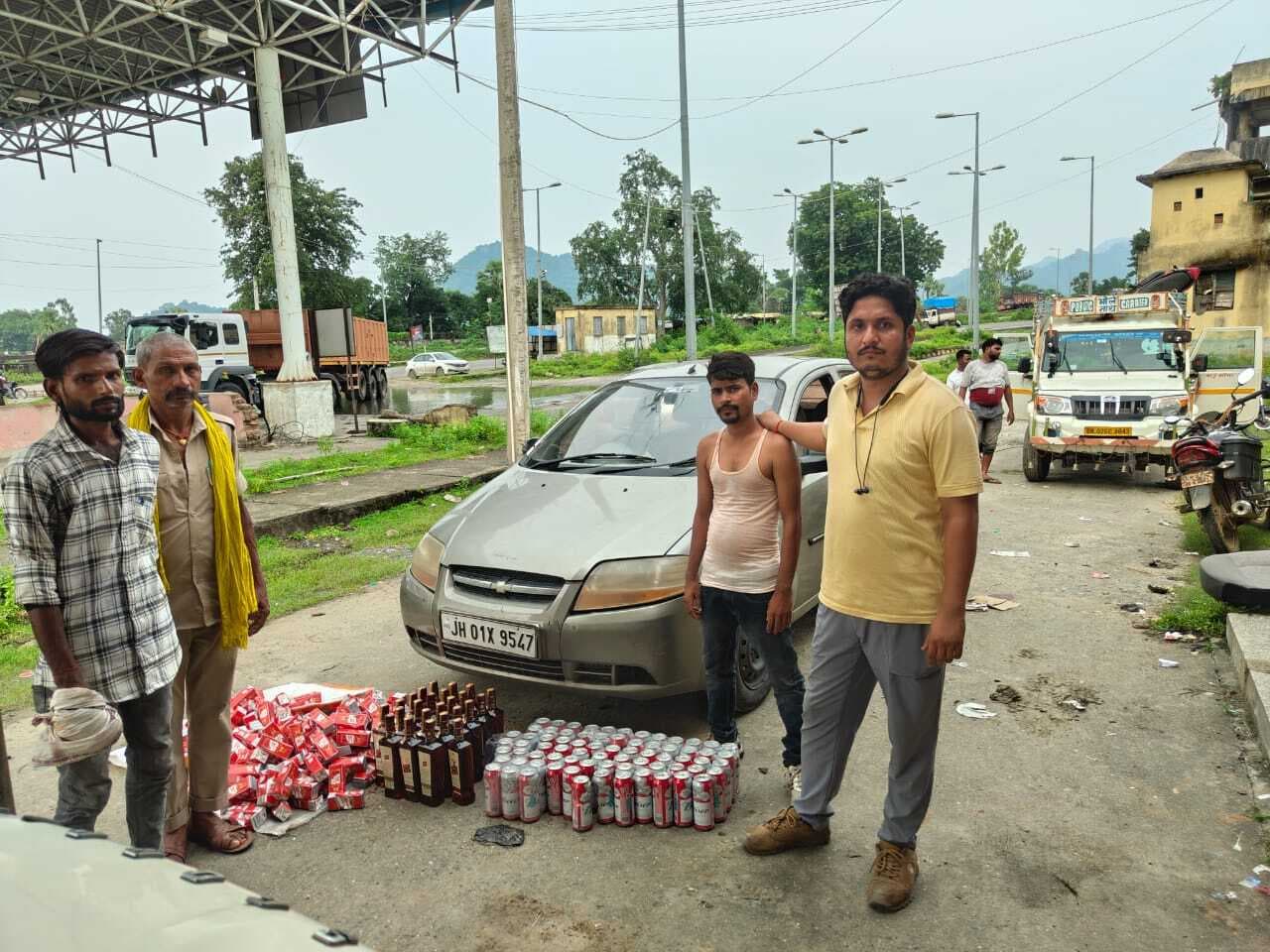 100 लीटर से ज्यादा शराब जब्त, दो धंधेबाज गिरफ्तार