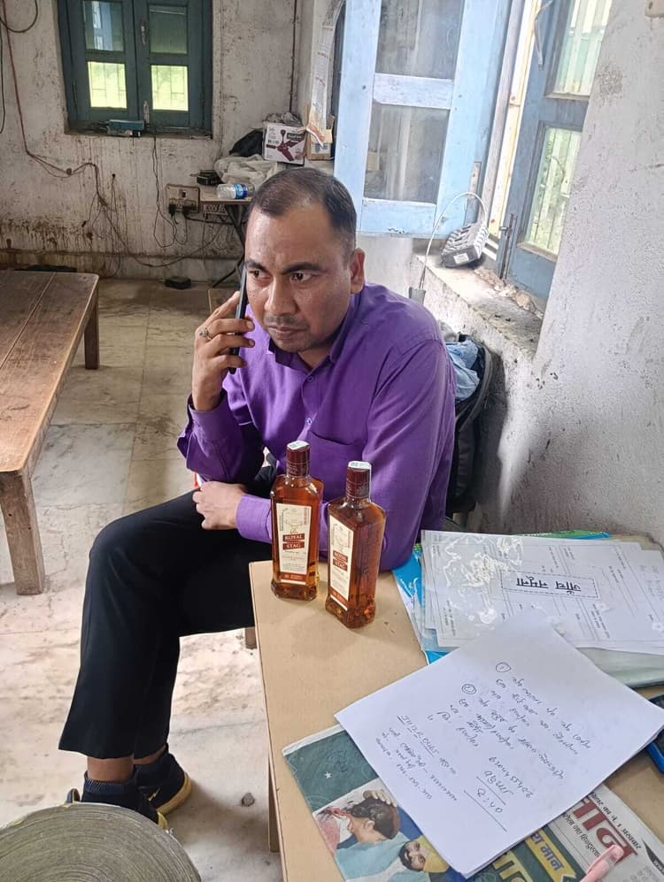 दो बोतल विदेशी शराब के साथ एक गिरफ्तार, 19 नशेड़ी भी पकड़े गए