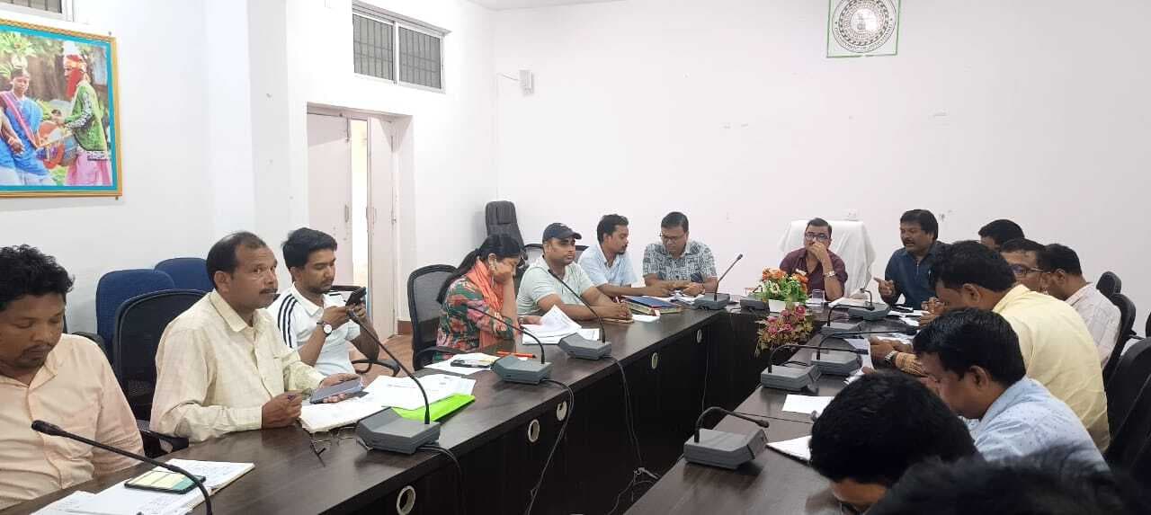 प्रखंड में चल रही योजनाओं की बीडीओ ने की समीक्षा