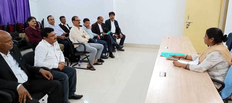 बीमा कंपनी के अधिवक्ता लोक अदालत में करे सहयोग