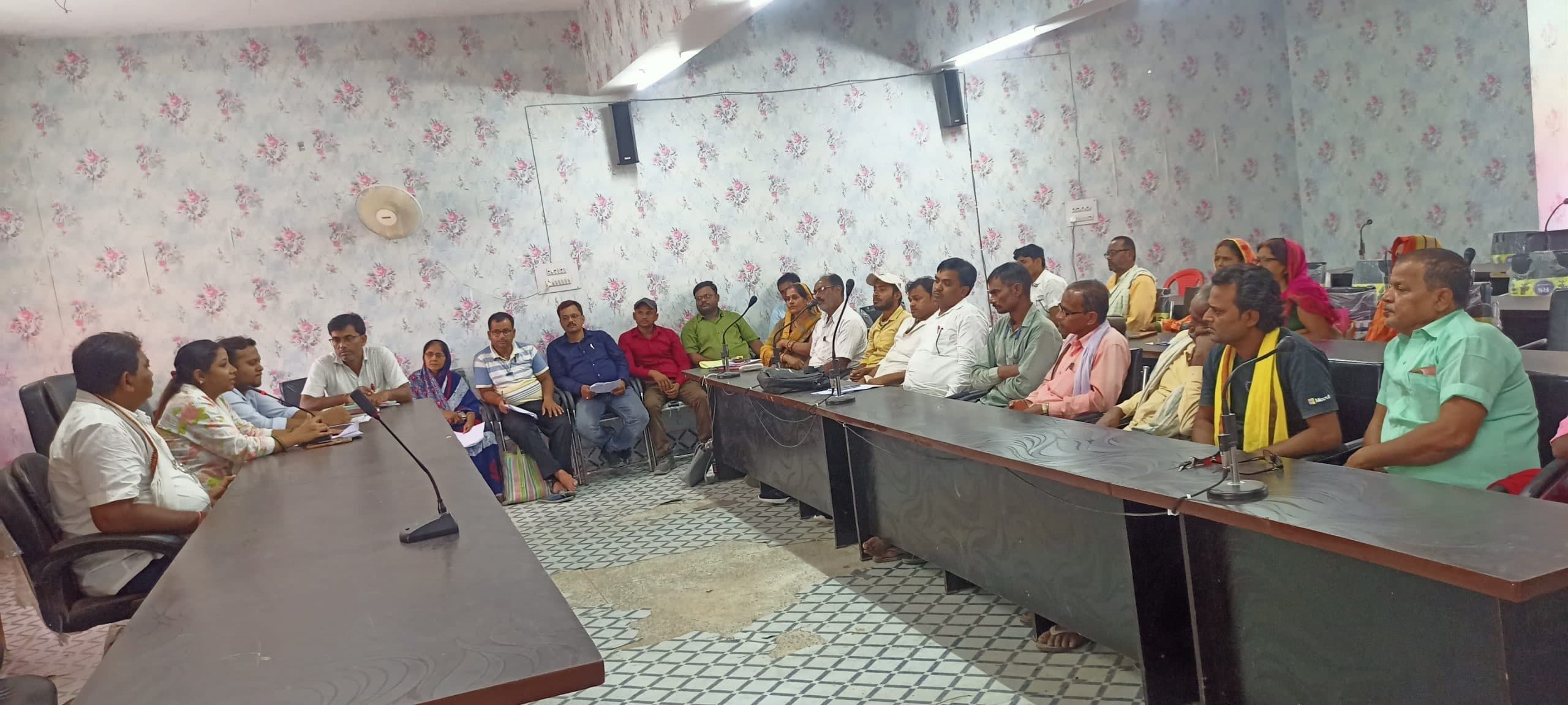 Madhubani News : बीडीओ ने मतदाता सूची में दावा आपत्ति के लिए की बैठक