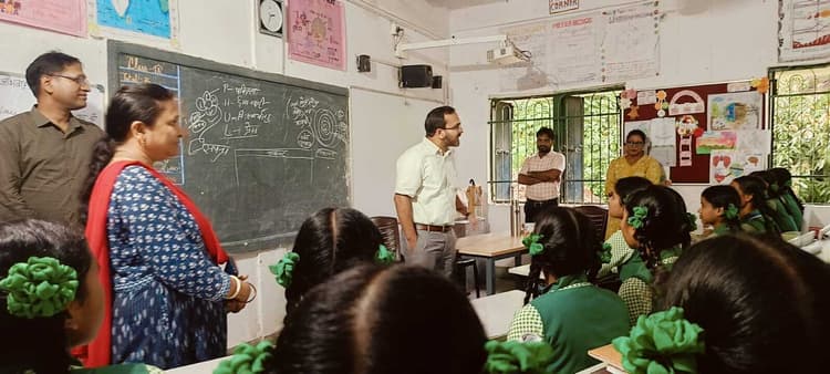 Seraikela Kharsawan News : साइंस व कॉमर्स में बढ़ी छात्राओं की रुचि, कस्तूरबा में नामांकन बढ़ा