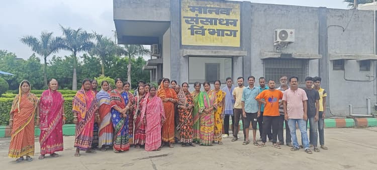 Seraikela Kharsawan News : बुरुडीह में तीन दिनों से पसरा है अंधेरा, ग्रामीणों में आक्रोश