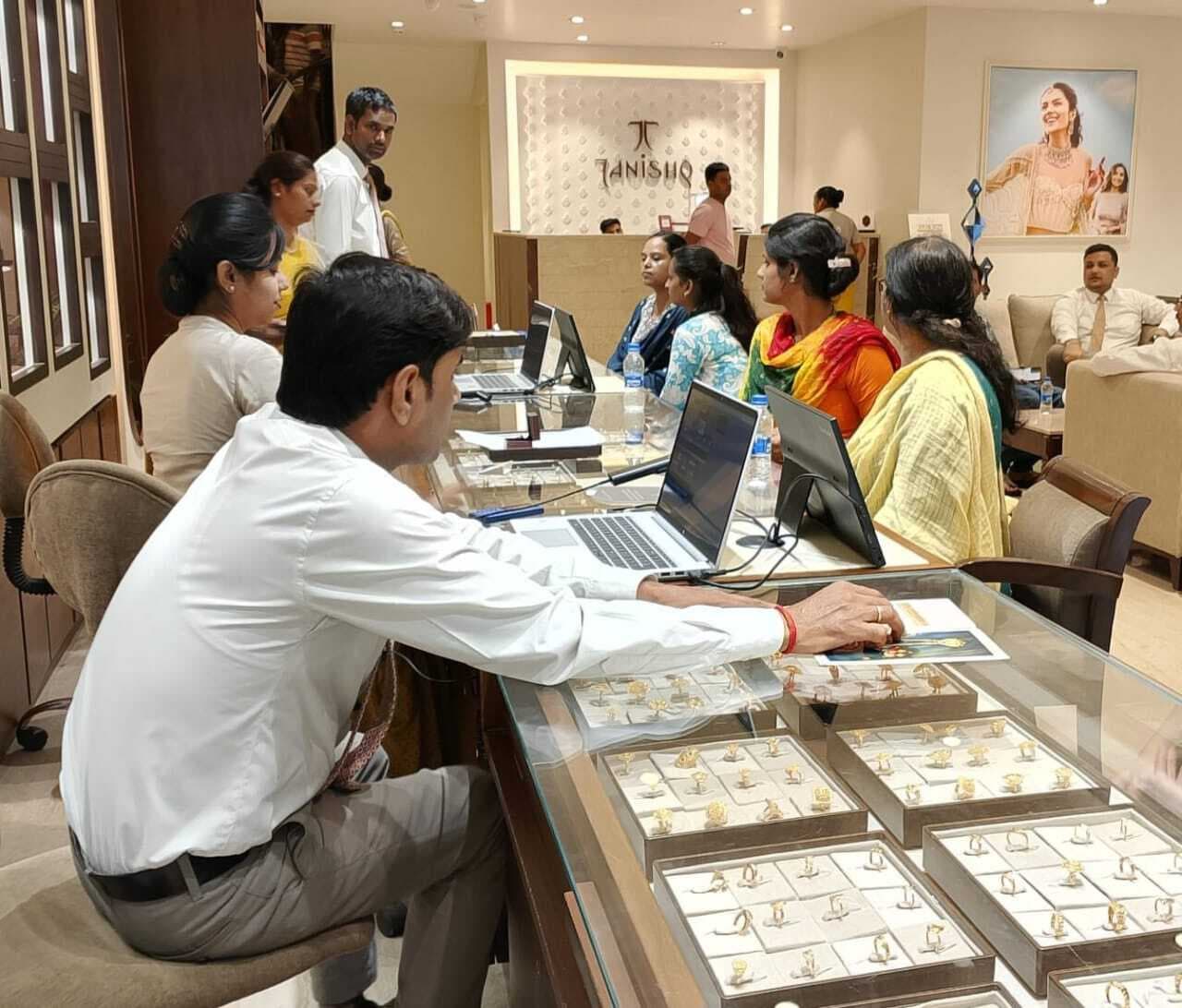 रक्षाबंधन के लिए तनिष्क दे रहा ग्राहकों को ऑफर