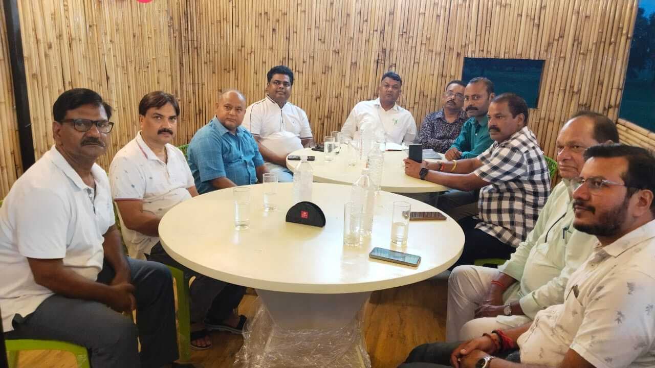 नियमित रूप से बैठक में भाग नहीं लेने वाले सदस्यों से पूछा जायेग स्पष्टीकरण