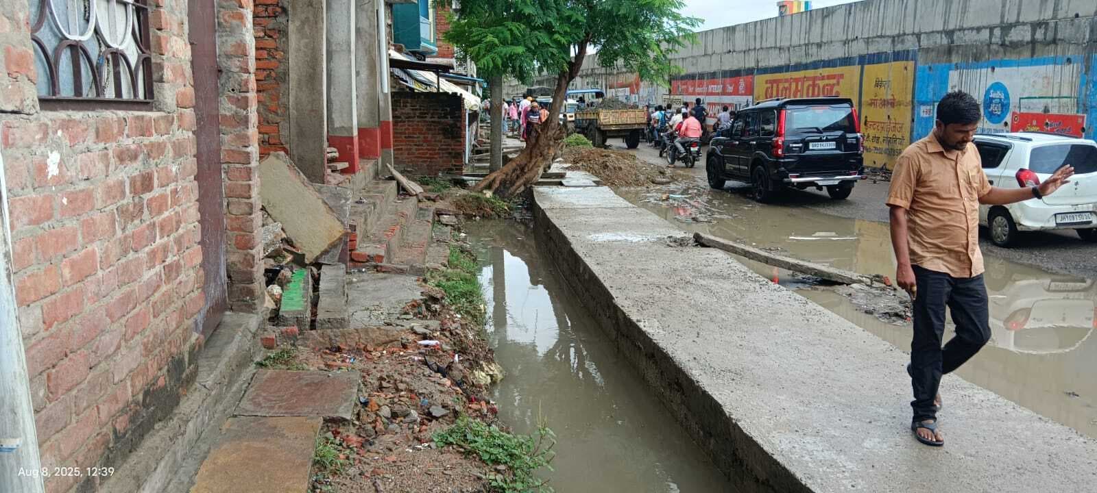 26 करोड़ से एनएचएआइ सर्विस सड़क व नाले का कर रहा निर्माण