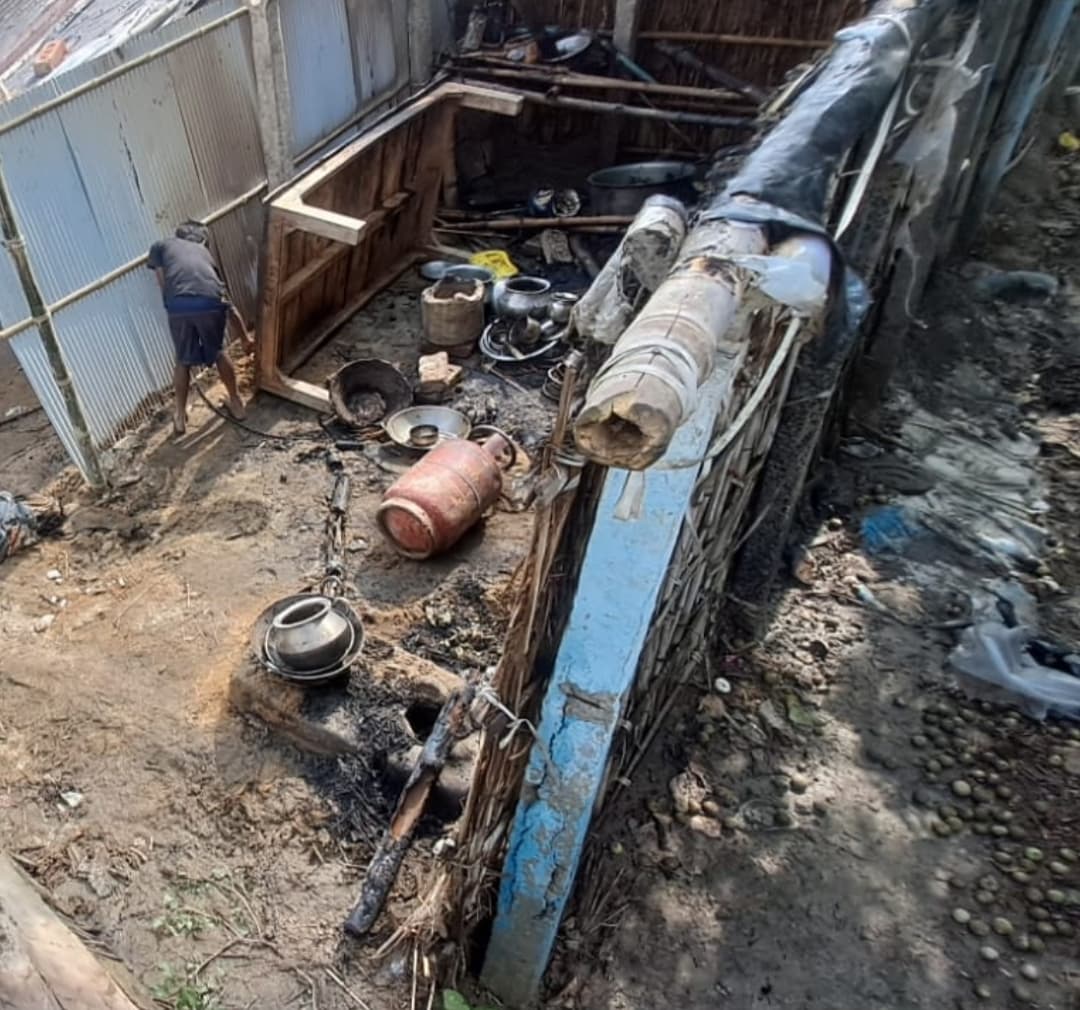 गैस सिलेंडर के पाइप से रिसाव, आग से घर में तबाही