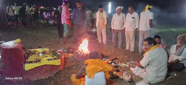 धूमधाम से की गयी बाबा गरभू की सलौनी पूजा