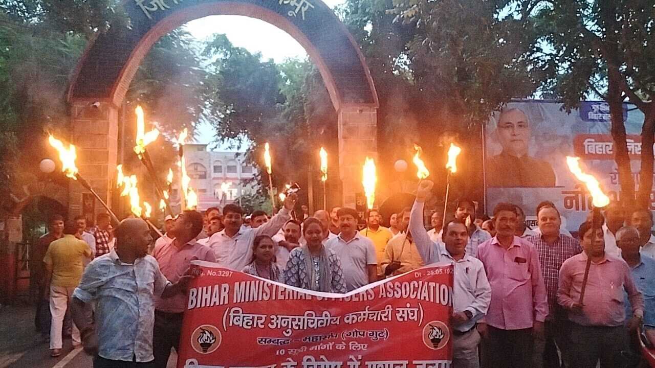 आज से लिपिक अनिश्चितकालीन हड़ताल पर. कामकाज रहेगा ठप. सरकार को ठहराया जिम्मेदार .