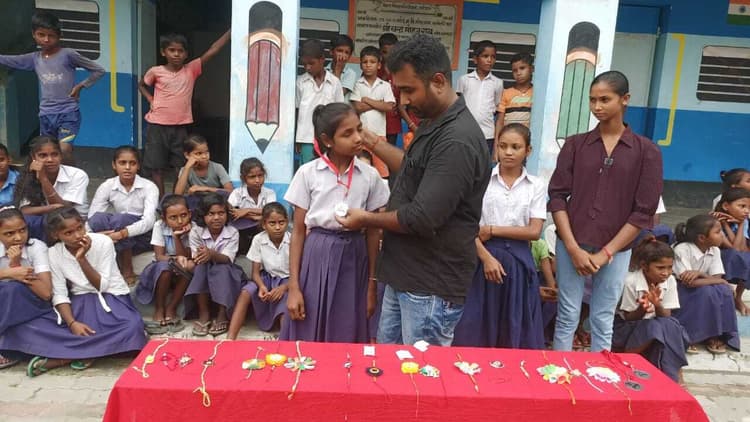 राखी बनाओ प्रतियोगिता का आयोजन