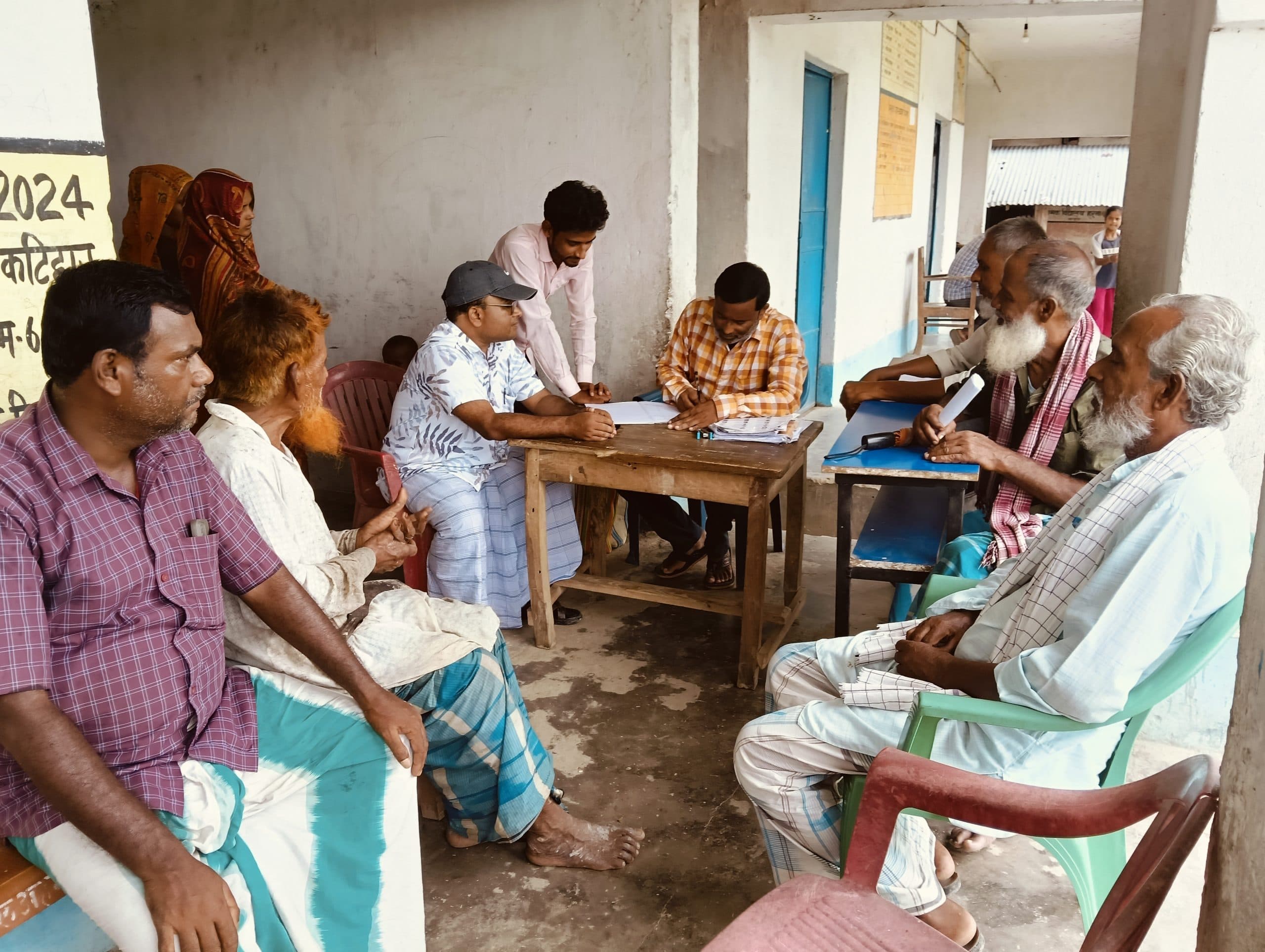 बेलौन में मतदाता पुनरीक्षण कार्य को लेकर बैठक आयोजित