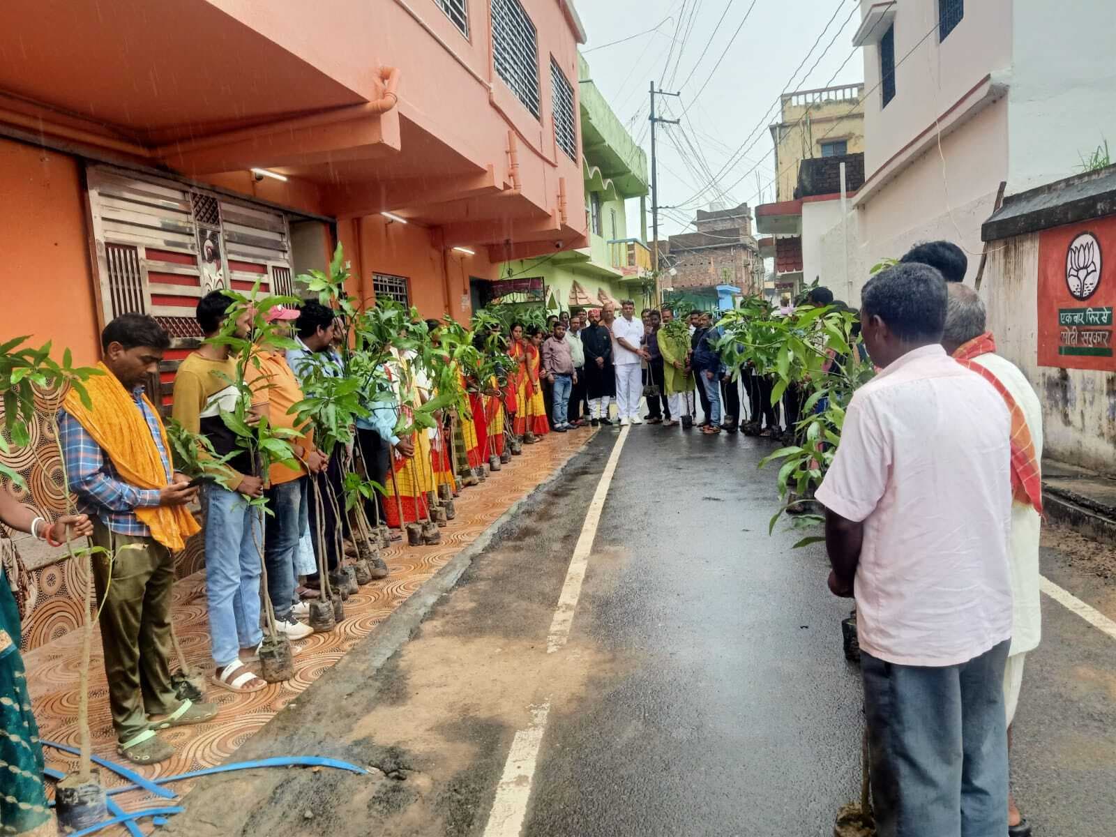 पर्यावरण संरक्षण के लिए जरूरी लगाये पौधे: रणधीर सिंह