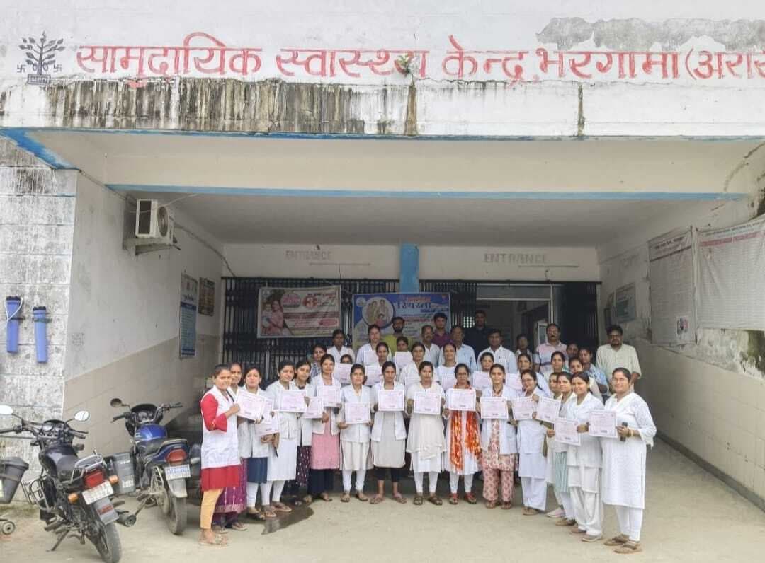 एएनएम को ट्रेनिंग पूर्ण करने पर मिला प्रमाणपत्र