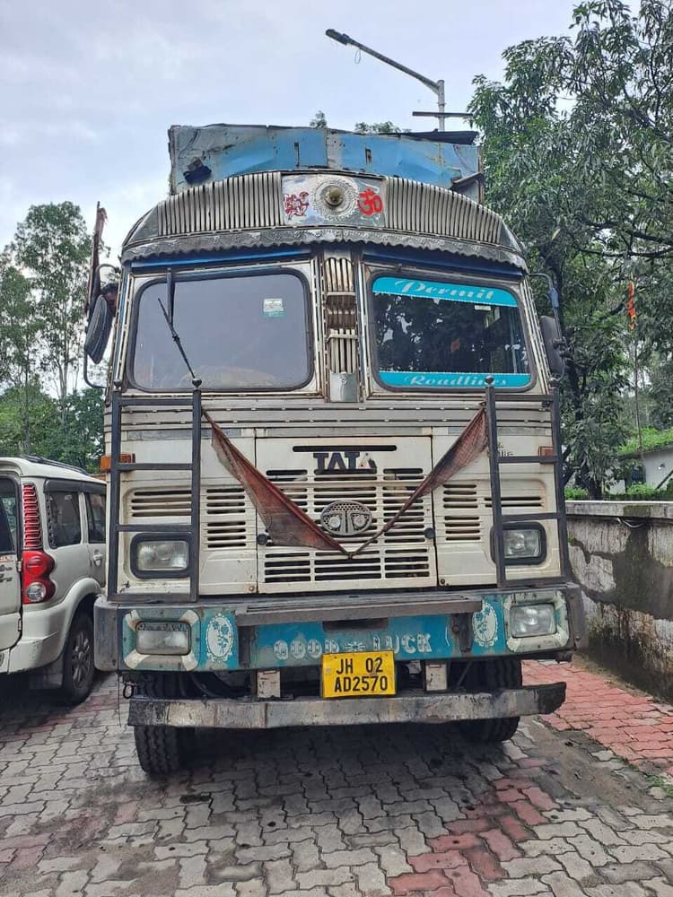 ट्रक से बैटरी व डीजल की चोरी