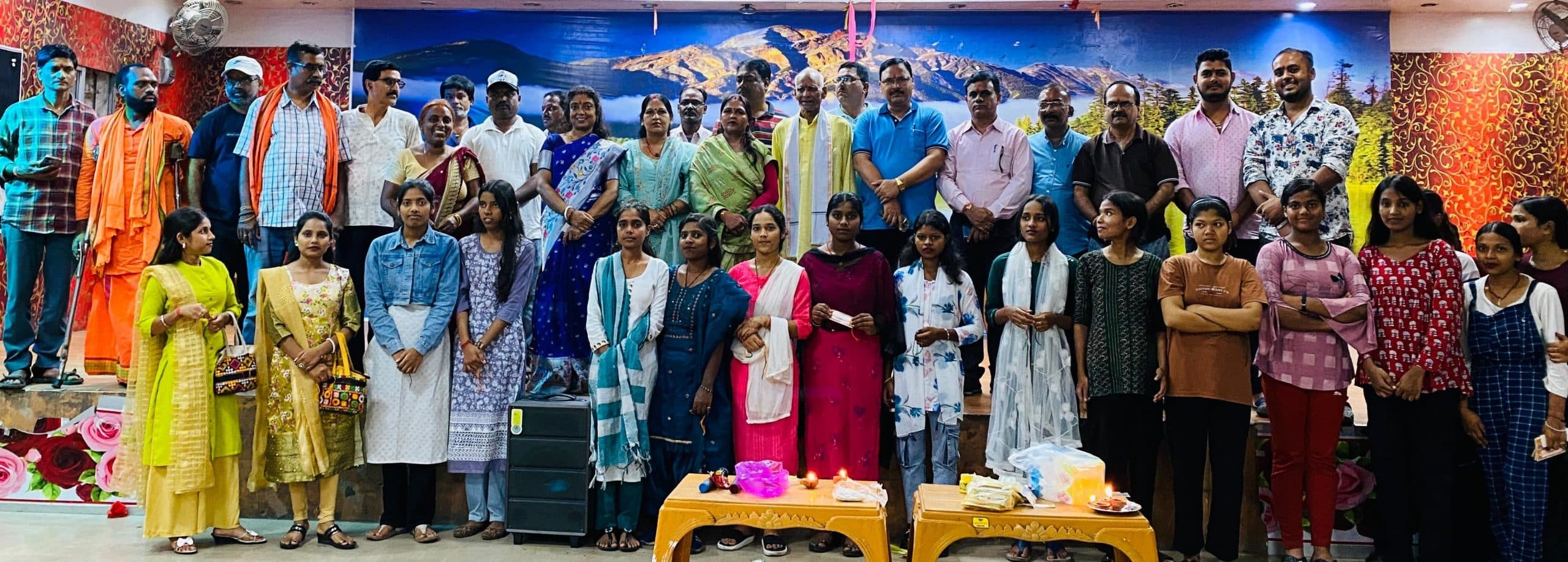 हिंदू संगठनों ने मनाया रक्षाबंधन