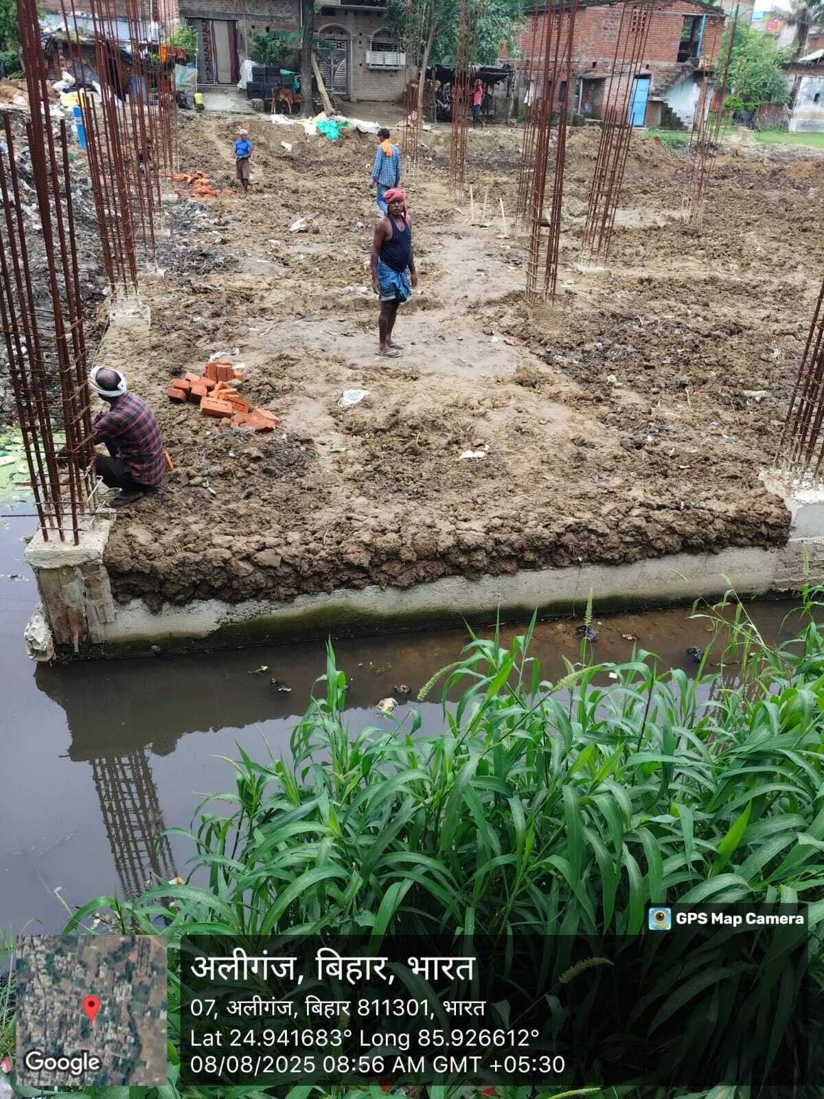 मुखिया ने पंचायत भवन निर्माण में लगाया धांधली का आरोप