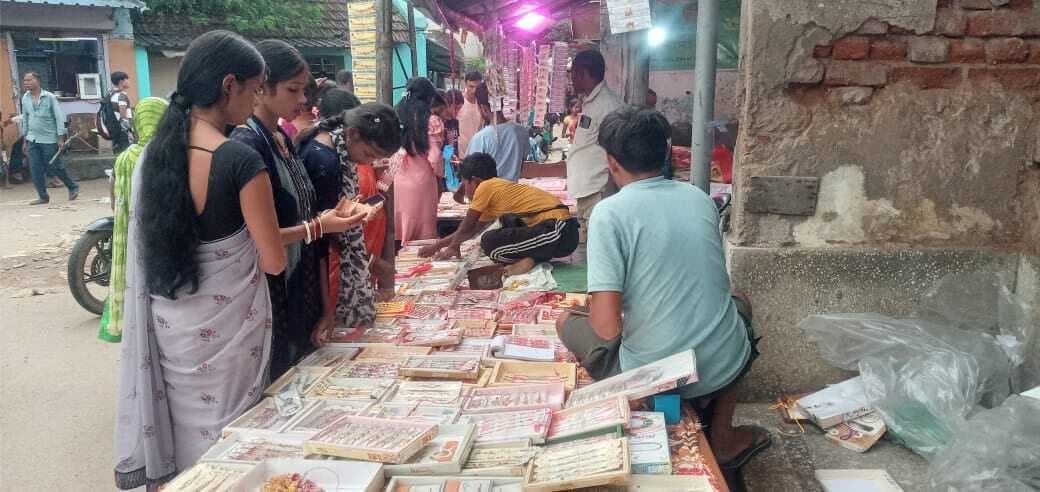 रक्षा बंधन आज, बहनें आज भाइयों के कलाई में बांधेंगी राखी