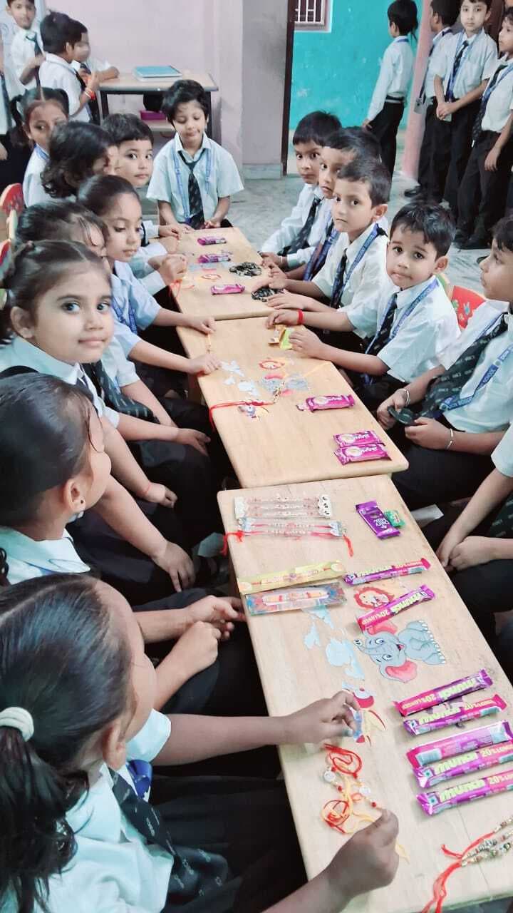 Madhubani News : डॉन बॉस्को कंवेंट स्कूल में धूमधाम से मना रक्षाबंधन