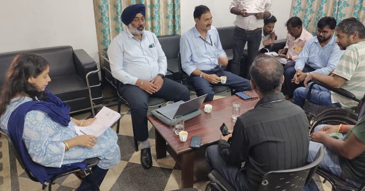 Giridih News :सीसीएल गिरिडीह कोलियरी में शिकायत निवारण शिविर का आयोजन