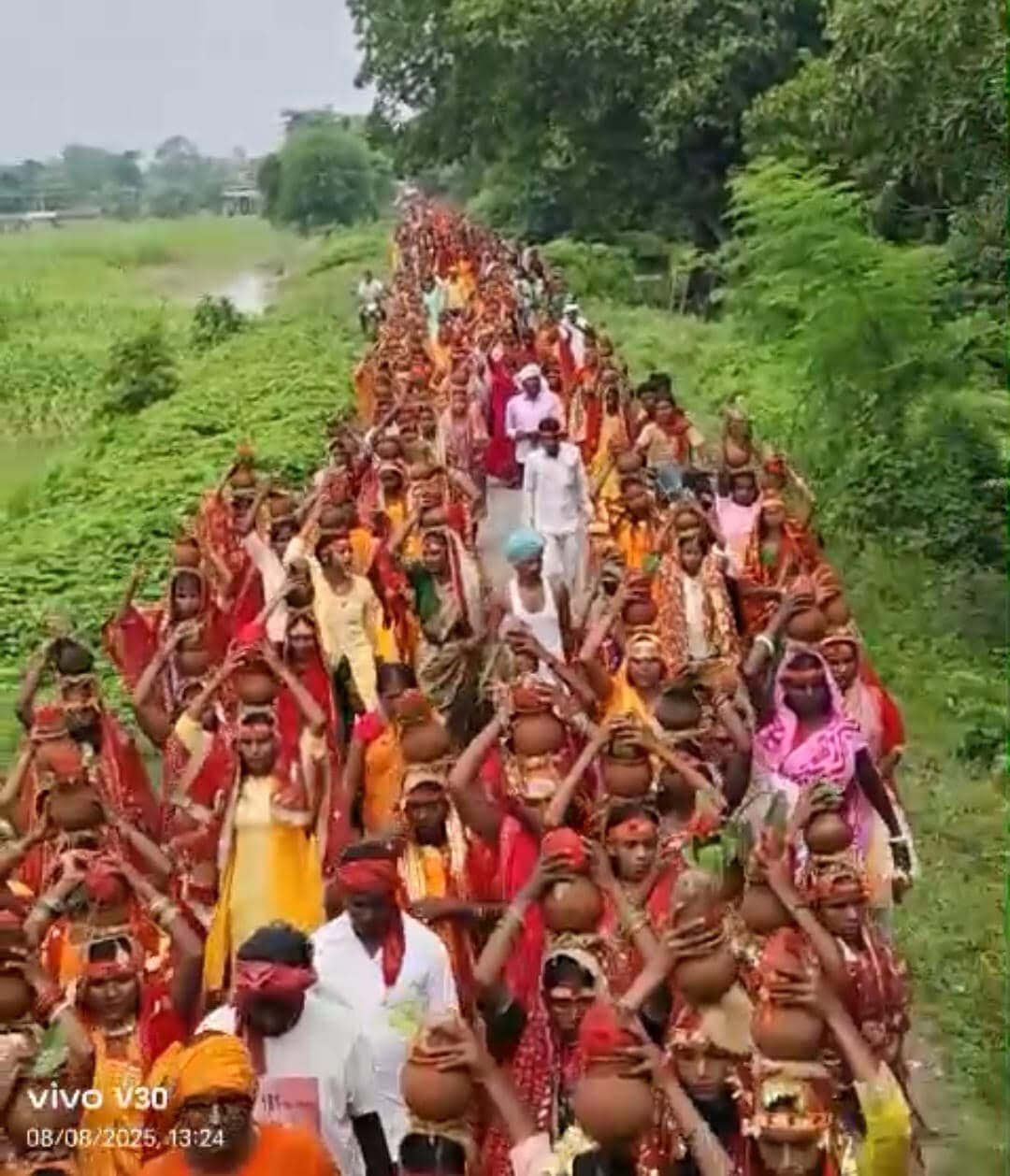 छठ मैया मंदिर में प्राण-प्रतिष्ठा को लेकर निकाली गयी कलश शोभायात्रा