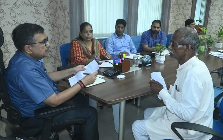 Bokaro News : जनता दरबार में डीसी ने सुनीं समस्याएं