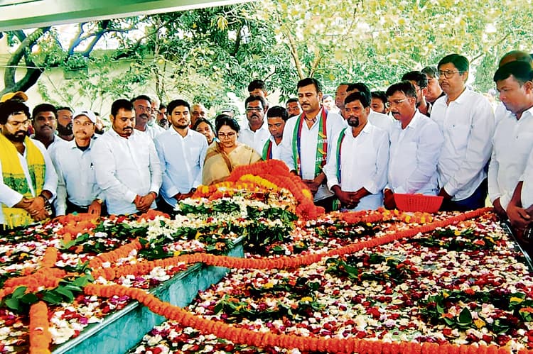 Political news : निर्मल महतो के बलिदान ने आजसू को उग्र तेवर दिया : सुदेश