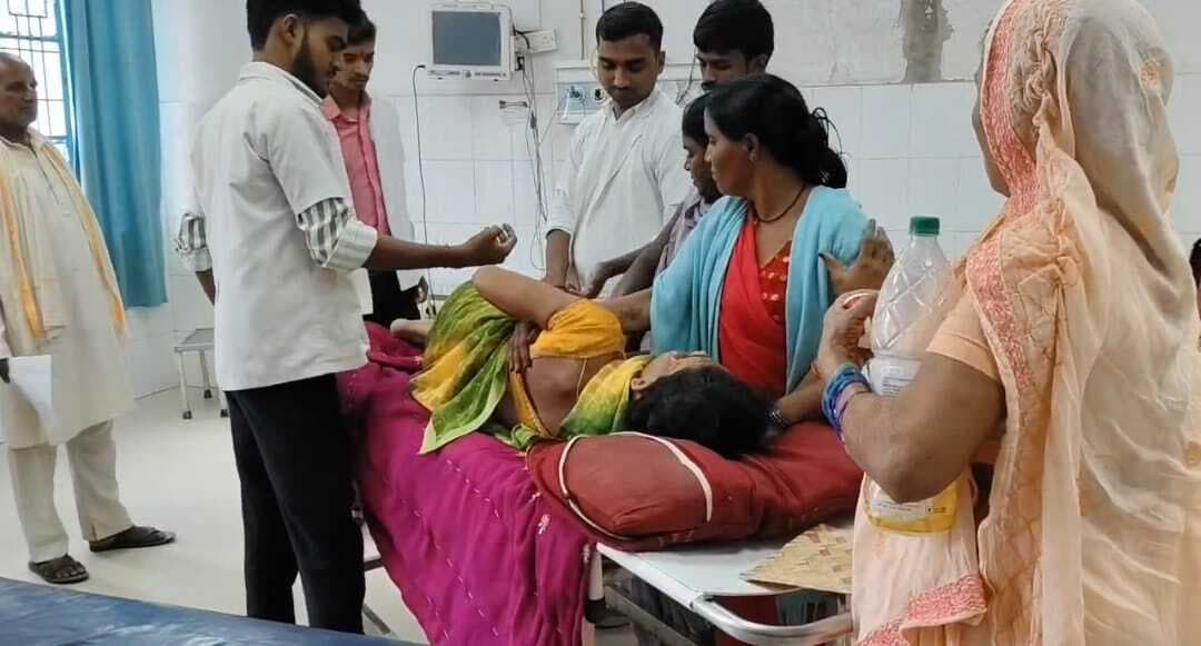राखी बांधने जा रही महिला बाइक से गिरकर घायल