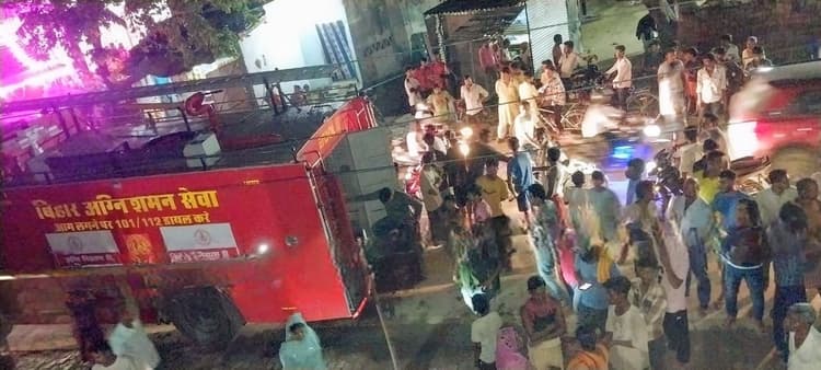 Motihari : आग लगने के बाद फटा गैस सिलेंडर, बाल-बाल बचा परिवार