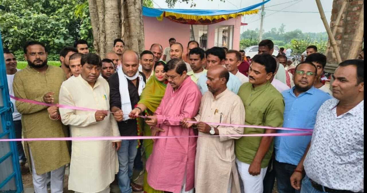 गौरीडीह शिव मंदिर परिसर में लगा वाटर कूलर