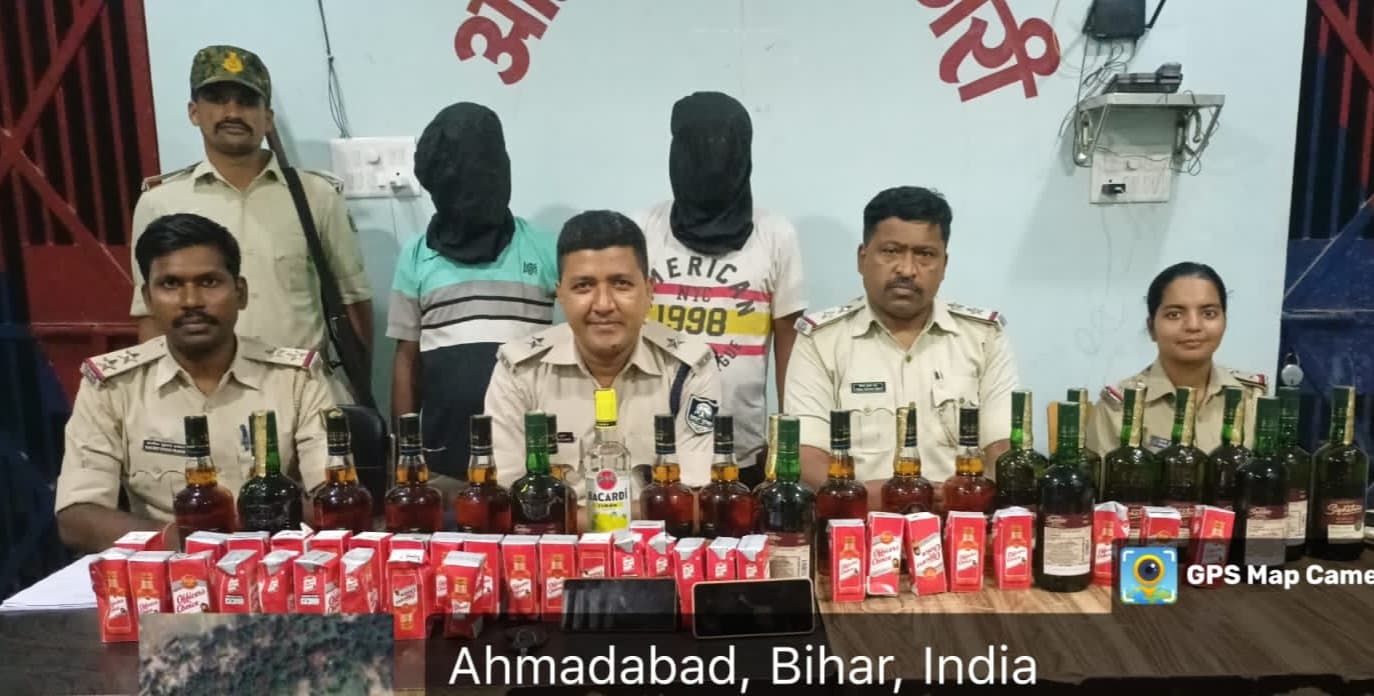 25 लीटर शराब के साथ दो तस्कर गिरफ्तार, बाइक जब्त