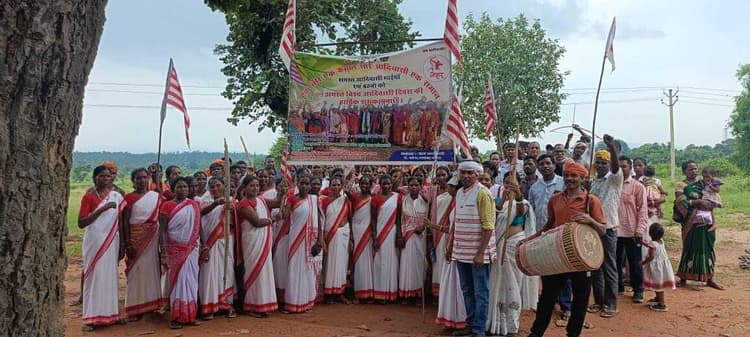 कारो में विश्व आदिवासी दिवस मनाया गया