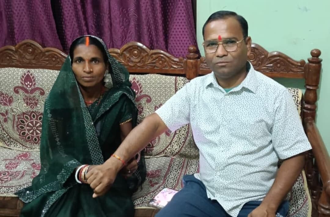 हिंदू बहन ने मुस्लिम भाई की कलाई पर बांधी राखी