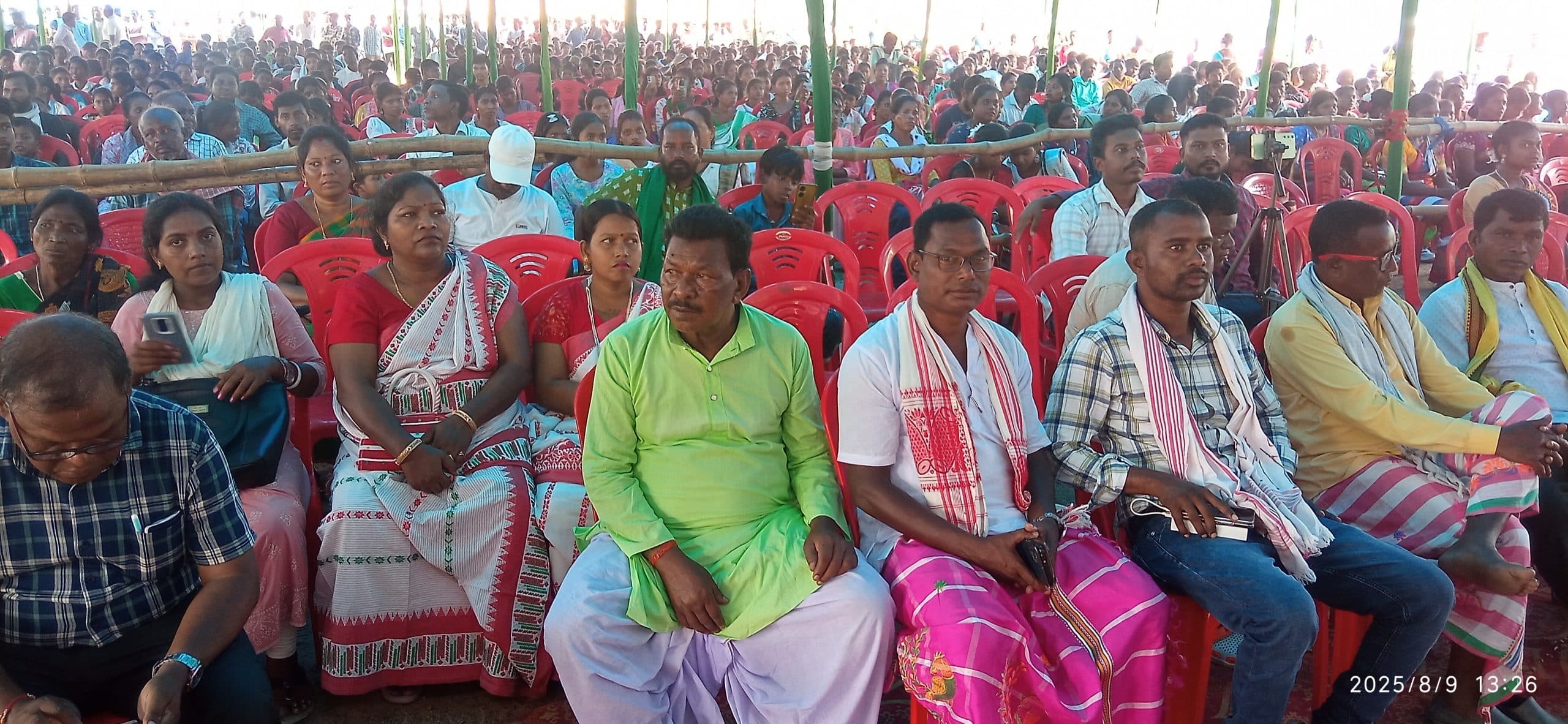 आधुनिक विकास की ओर अग्रसर होने के साथ-साथ जमीन से जुड़े रहें आदिवासी : लोबिन मुर्मू