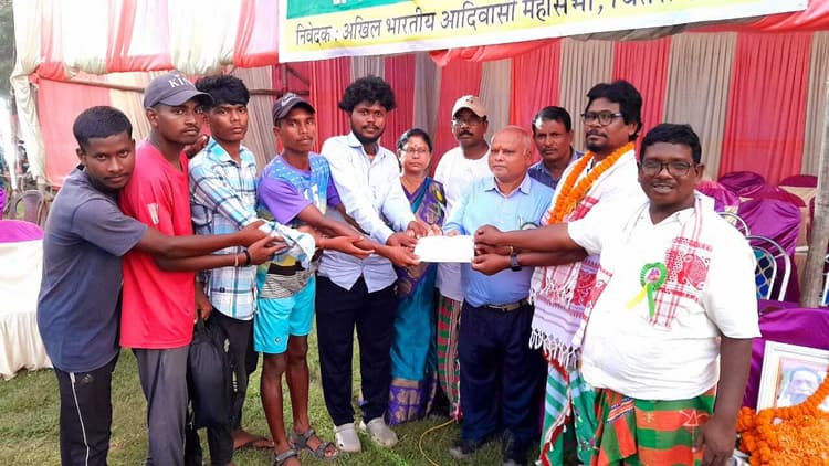 चितरा : आदिवासियों को अपनी संस्कृति बचाये रखें : प्रमुख