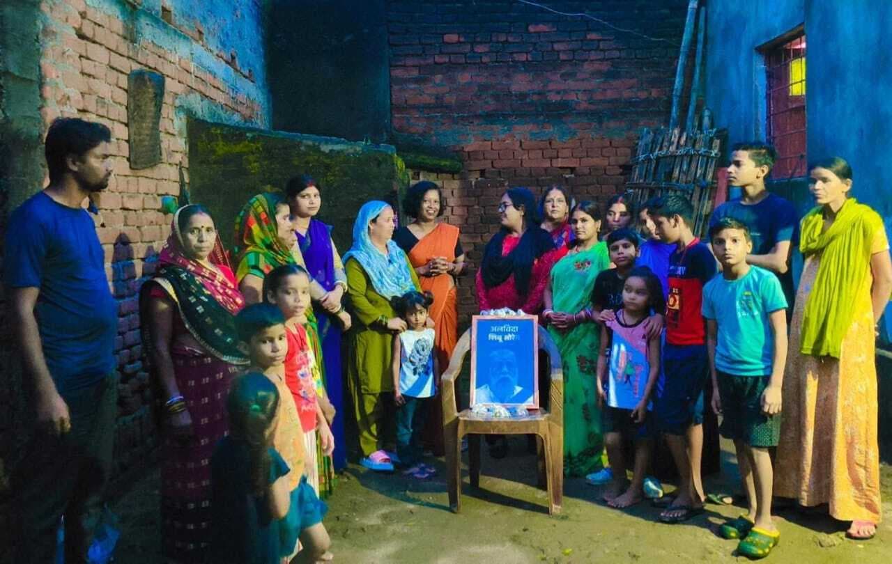 झामुमो महिला मोर्चा ने दिशोम गुरु को किया नमन