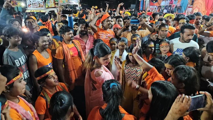 Giridih News :श्रद्धा और भक्ति के साथ हुआ शंकर-पार्वती पूजन